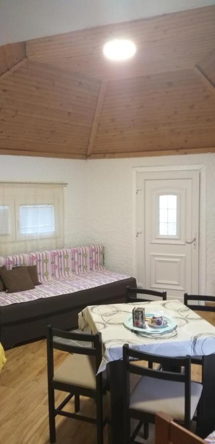 Petkovic Apartmani 1 Тиват Екстер'єр фото